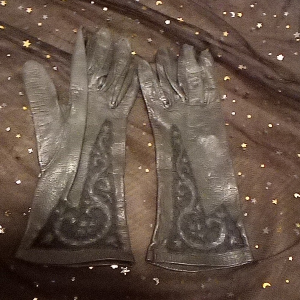 Gloves - Picture 4 of 4